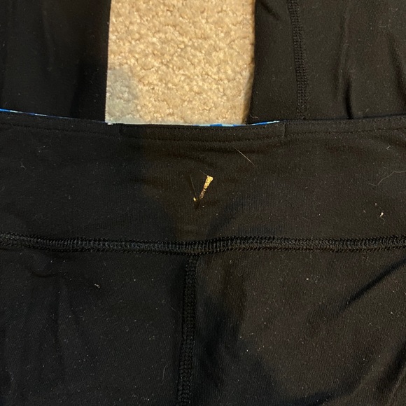 Ivivva reversible cropped leggings - Picture 3 of 6